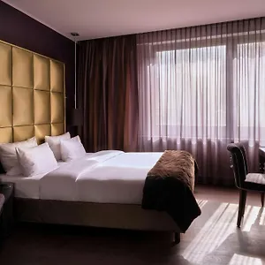5* Hotel Roomers Frankfurt Central, Autograph Collection