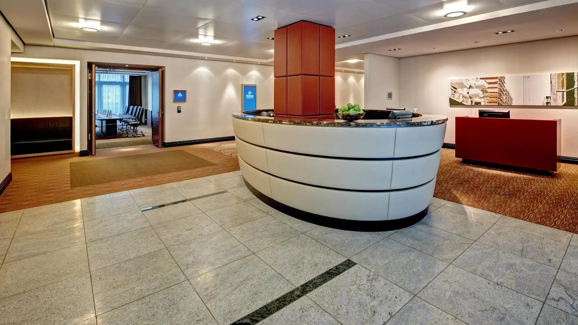 Hilton Frankfurt Airport Ξενοδοχείο Φραγκφούρτη 4*,