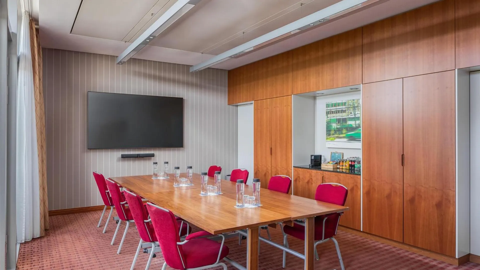 Отель Hilton Frankfurt Airport Франкфурт-на-Майне 4*,